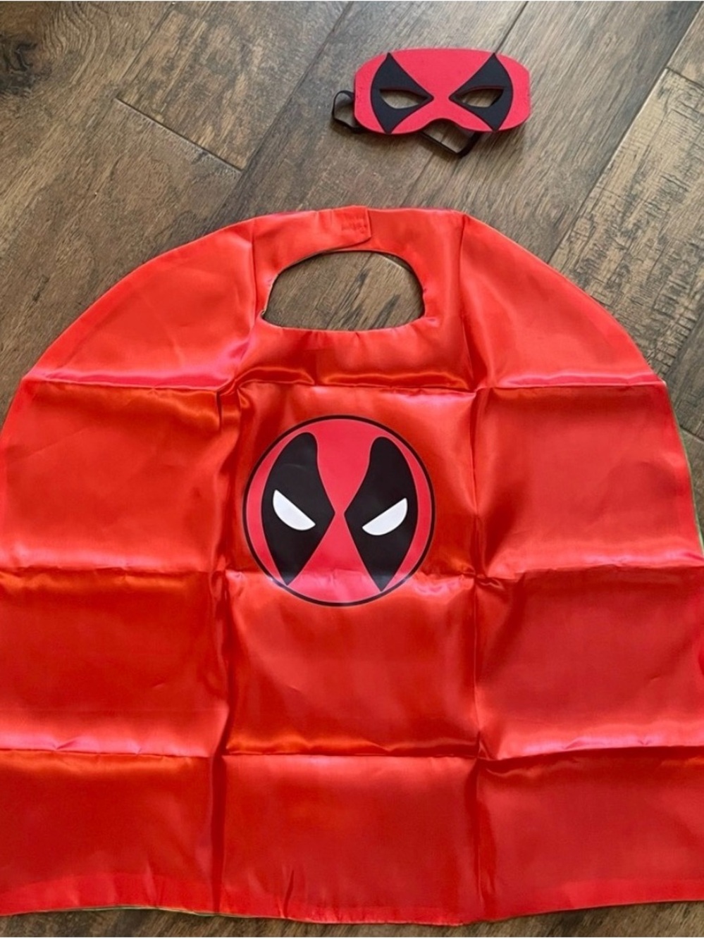 Red Green Reversible Kids Deadpool and Hulk Cape and  2 Mask Costume Halloween